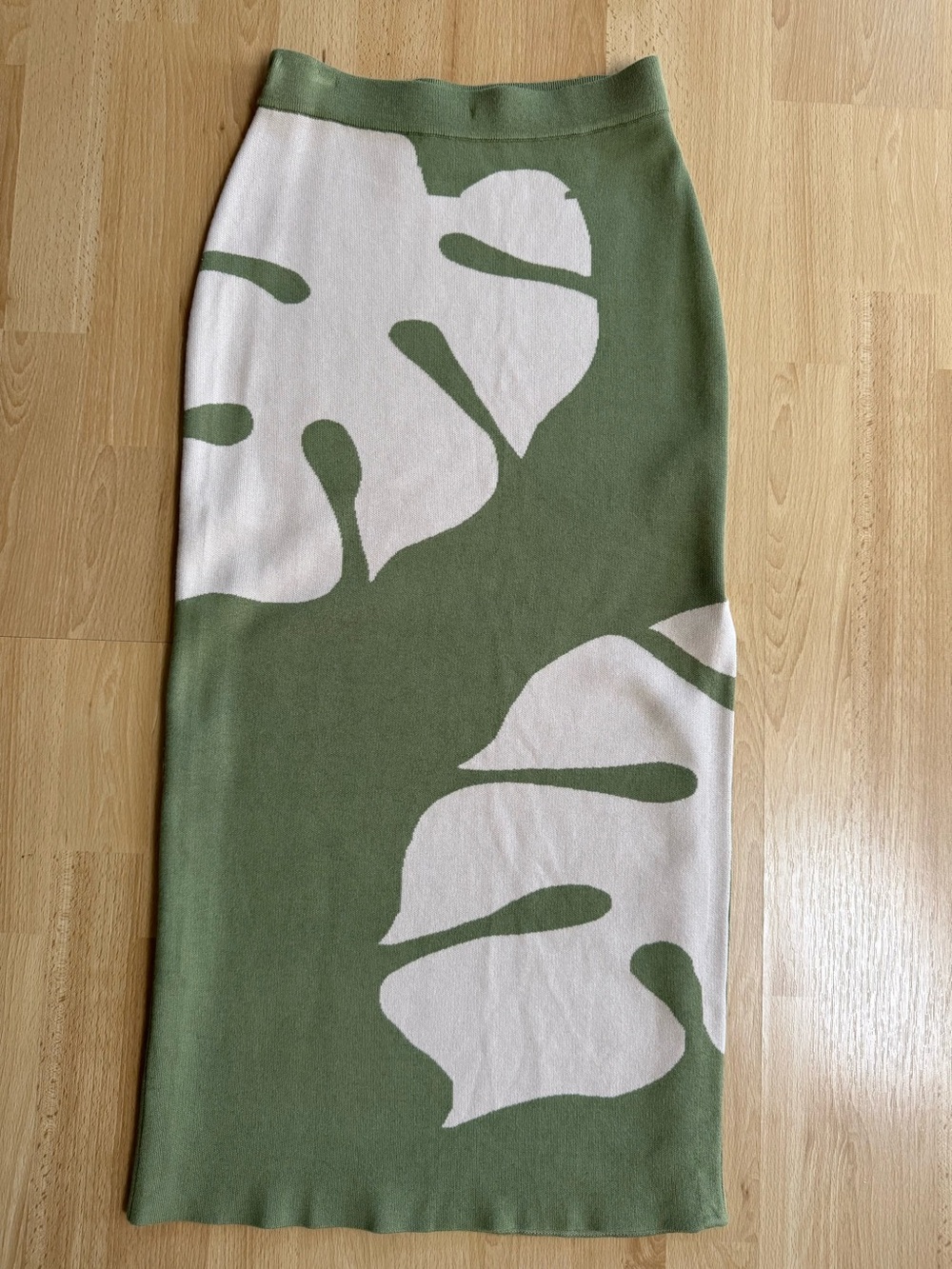 Green and White Tropical Leaf Knit Skirt Set - NWOT - Never Been Worn - Picture 3 of 7
